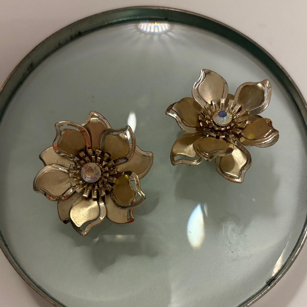 Vintage Gold Floral Earrings  w/ Ab center clip